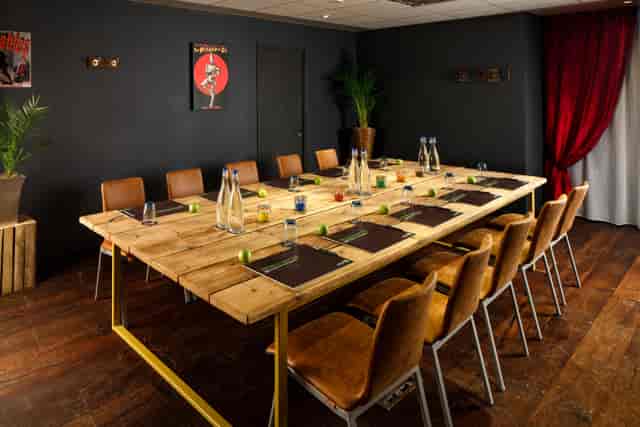 Goble Room at Ibis Styles Southwark: spacious meeting room for workshops and brainstorming.