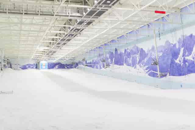 Après Lodge indoor snow venue for corporate events and team-building activities.