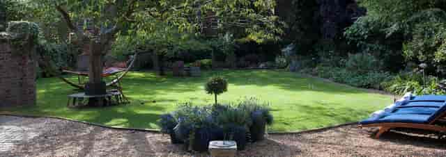 Garden Lounge & Walled Gardens