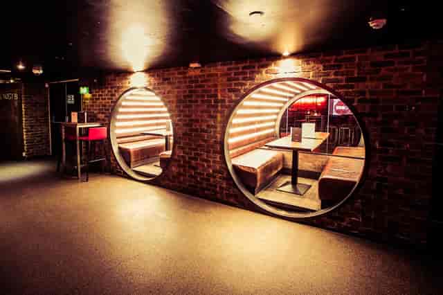 Intimate circular booths in Core Bar, ideal for networking and casual meetings.