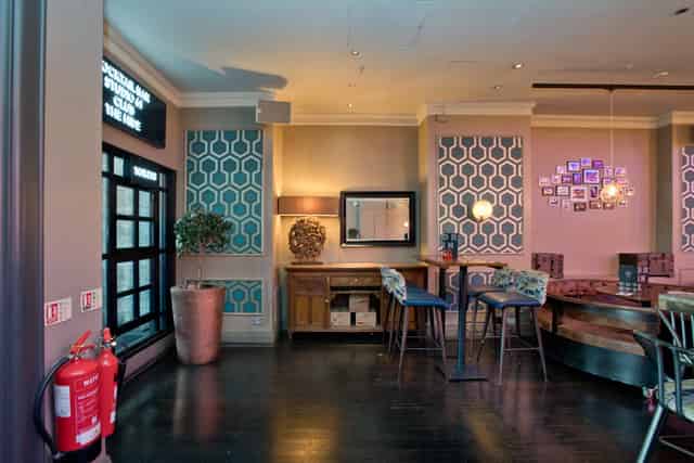 Bar & Kitchen