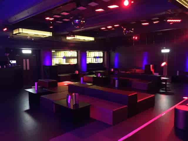 Modern lounge event space in Sway, ideal for networking and social gatherings.