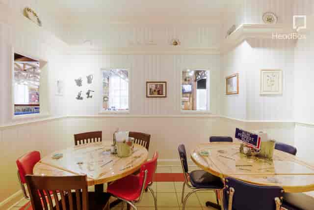 Cozy meeting space at Mama's House, ideal for brainstorming sessions and team meetings.
