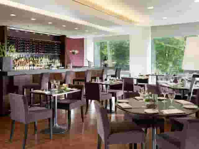 Dining & Bars