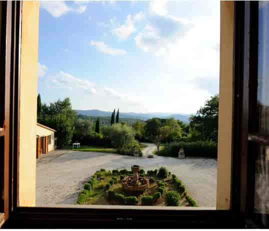Villa of the Angels garden with fountain, perfect for Tuscany weddings and events.