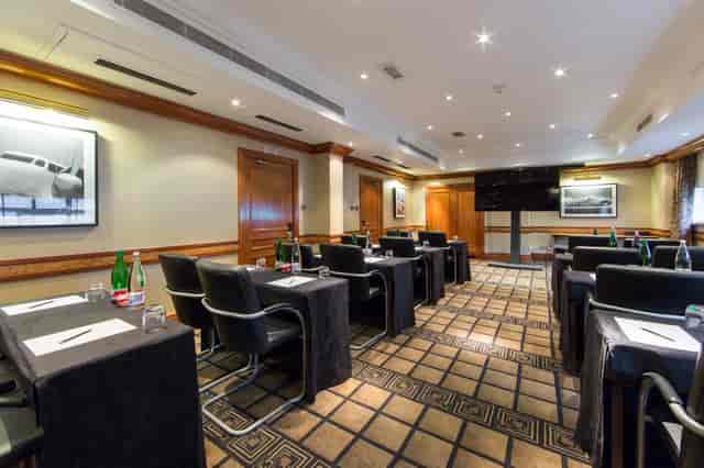 Meeting room at Serpentine, Thistle Marble Arch, ideal for corporate events and training.