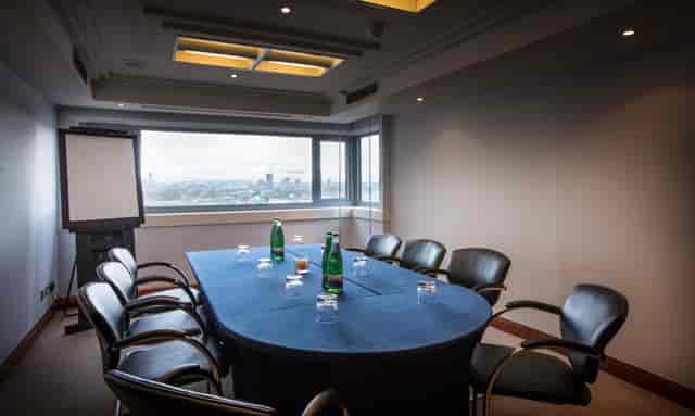 Cutty Sark meeting room with oval table, ideal for corporate events and workshops.