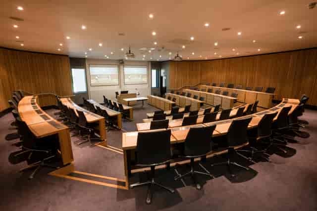 Modern lecture theatre with tiered seating, ideal for corporate events at Oxford.
