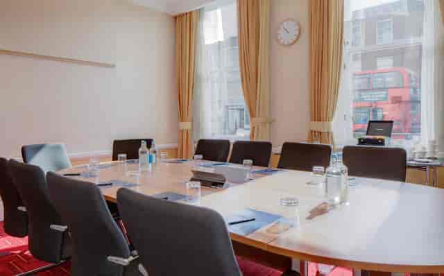 Meeting room at Talisman, Hilton London Paddington, bright and ready for professional events.