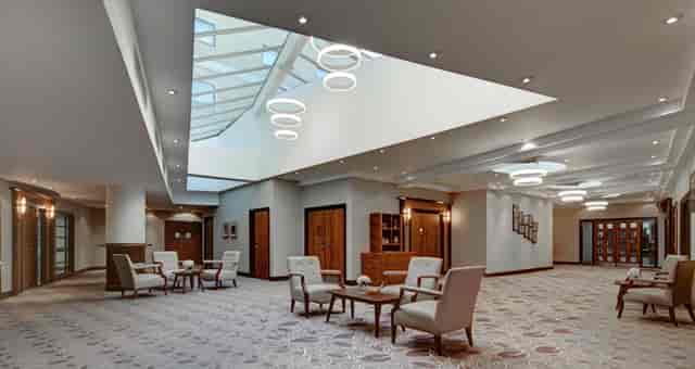 Modern meeting space in Hilton Cambridge with skylight, perfect for conferences and receptions.