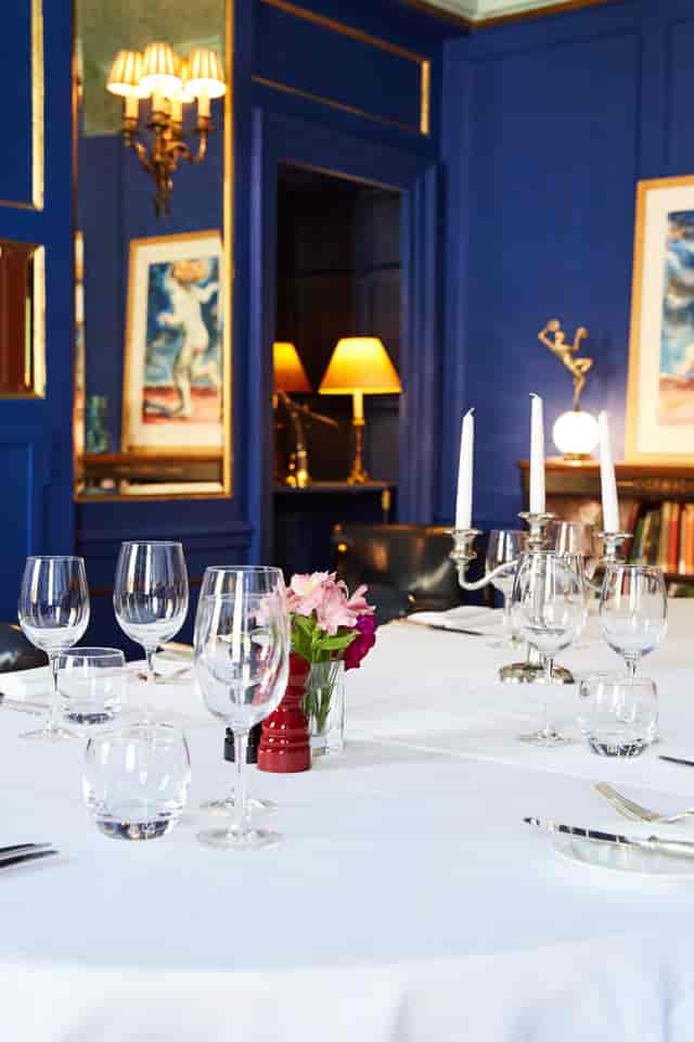 Elegant blue dining table, private dinner event, upscale meeting