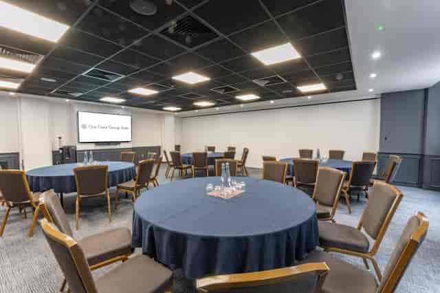 Palmer Room banquet, corporate meeting, round tables, neutral event space