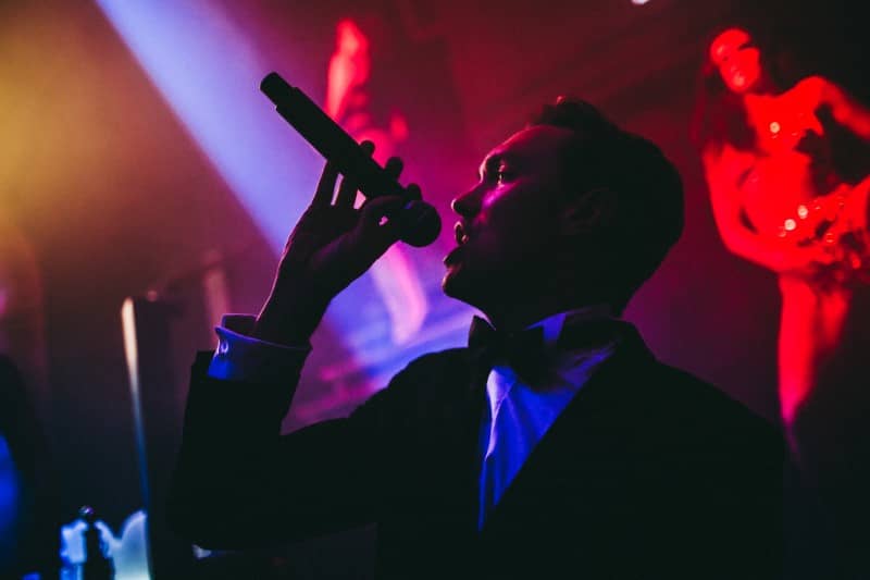 The London Reign singer performing