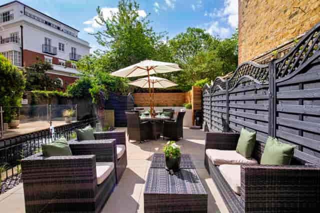 Stylish outdoor garden at Holiday Inn Kensington for events and meetings.