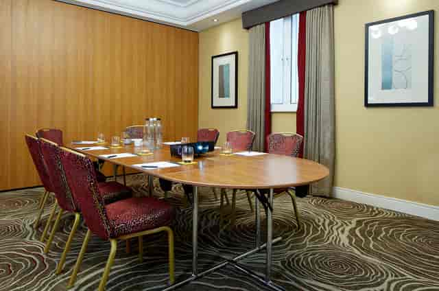 Victoria Suite meeting room with round table, perfect for small conferences and brainstorming.