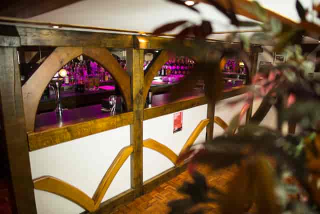 Stylish bar area in Hunt's Lounge, Chessington for networking events and cocktail receptions.