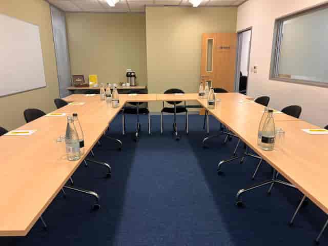 Picasso in Regal Court: U-shaped meeting room for collaborative sessions, professional atmosphere.