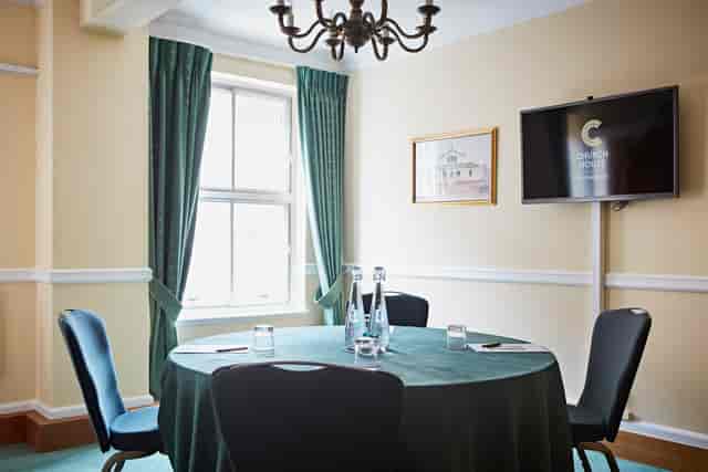 Canterbury Room: intimate meeting, AV screen, board meeting, executive event