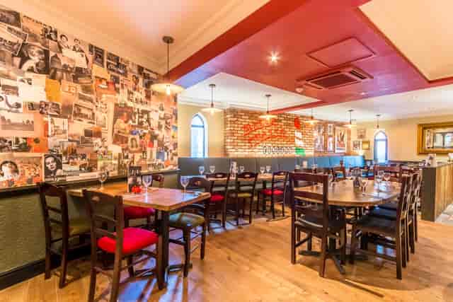 Cozy dining space in The Roma Room, ideal for networking dinners and team-building events.