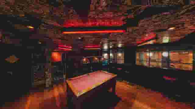 QUEENS Skate Dine Bowl