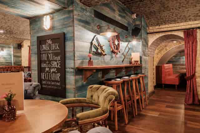 Cozy nautical-themed bar with rustic decor, ideal for intimate gatherings and meetings.
