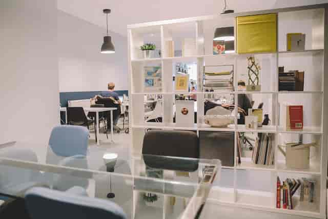 CAYA Evening workspace with modern furniture, ideal for meetings and events.