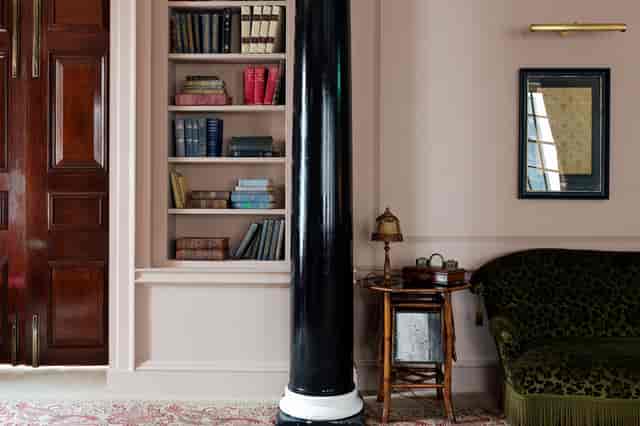 Sophisticated meeting space in The Ned with black column, ideal for gatherings and brainstorming.