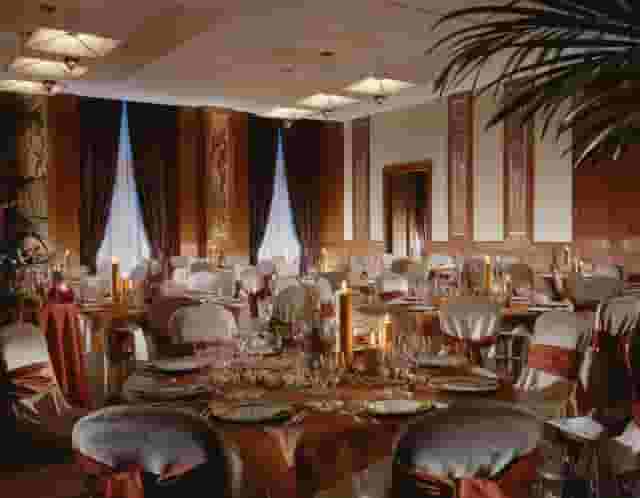 Canary Riverside Plaza Hotel