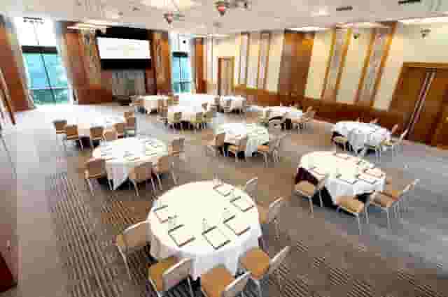 Canary Riverside Plaza Hotel