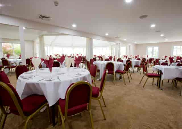 Garden Suite at Sandford Springs: elegant event space for banquets and corporate gatherings.