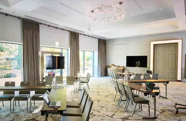 Modern meeting room at Primrose Hill, London Marriott for corporate events and presentations.