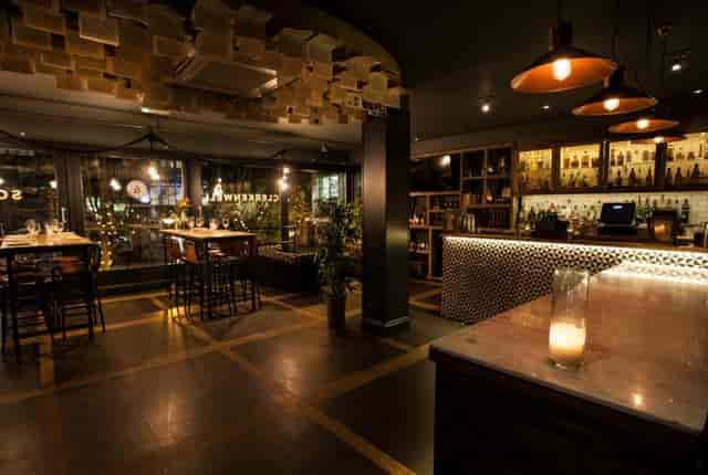 Cocktail bar at Clerkenwell & Social for corporate networking events and professional mixers.