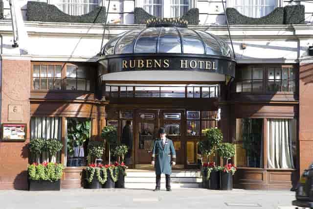 Elegant entrance of Rubens Hotel with glass canopy, perfect for weddings and events.