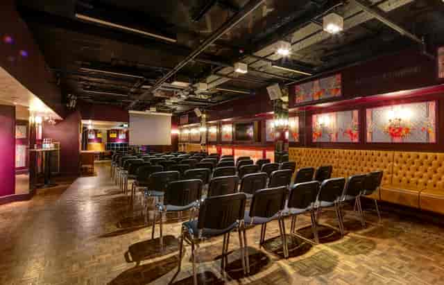 Jaques Room at Bounce Farringdon, stylish event space for presentations and meetings.