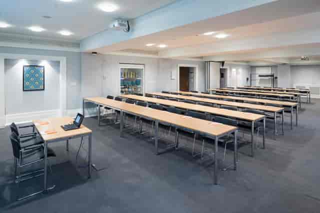 Franks & Steel Room: spacious meeting room for workshops and training sessions.