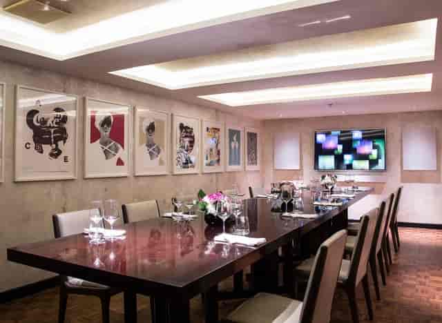 Elegant private dining room at Bread Street Kitchen, perfect for meetings and events.