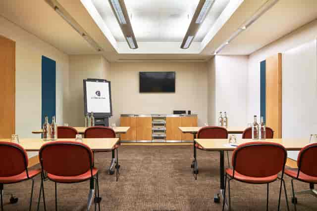 Studio 5 meeting room at The Cumberland Hotel, featuring flexible seating for corporate events.