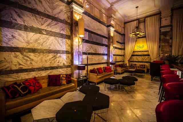 Elegant lounge at Boyds Grill & Wine Bar, ideal for networking events and cocktail receptions.
