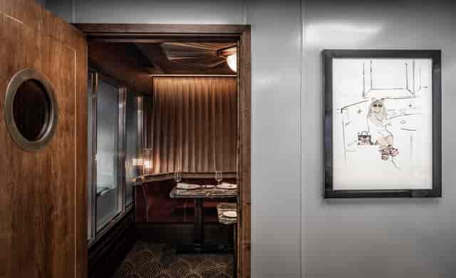 Elegant kitchen table in Savoy Grill, ideal for intimate meetings and exclusive events.