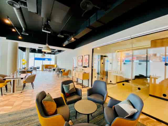 Modern meeting space at Holiday Inn Whitechapel, ideal for collaboration and networking events.