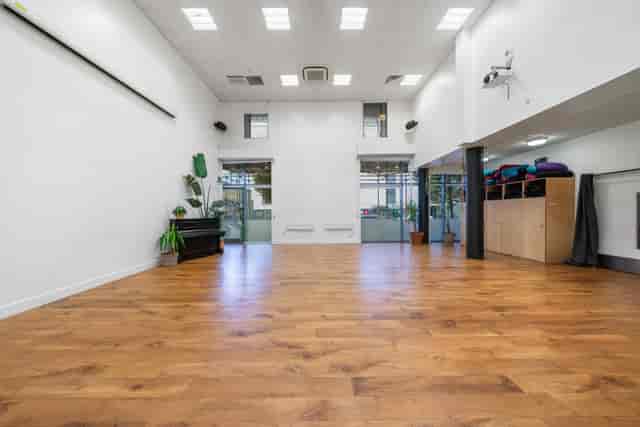 The Arc Centre, Islington - image 2