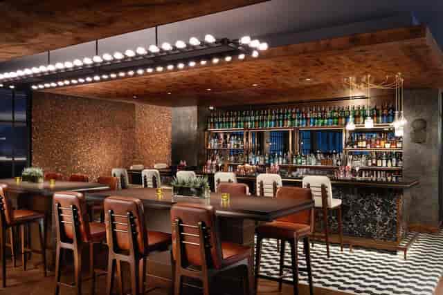 Stylish Distillery Bar in Hilton London Bankside, ideal for networking and cocktail receptions.