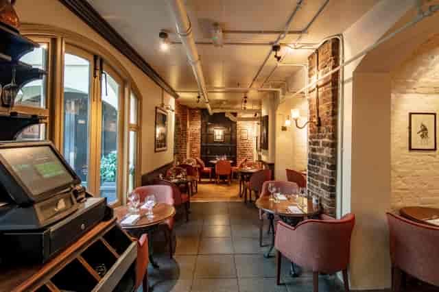 Cozy dining space in Crusting Pipe, Covent Garden for intimate meetings and events.