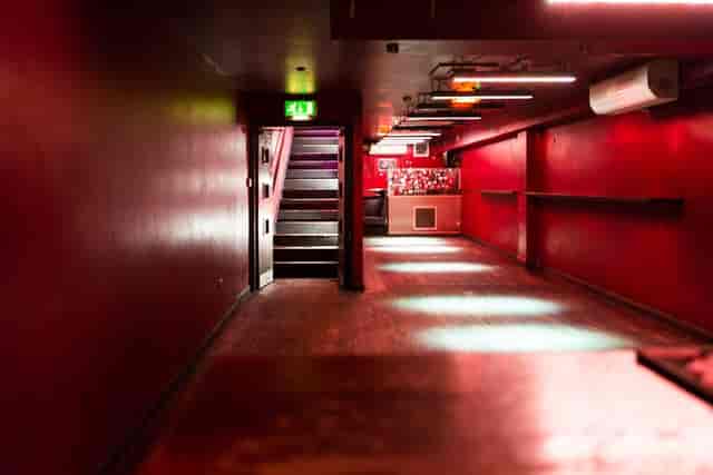 Versatile event space in Trafik with red walls, ideal for networking and private gatherings.