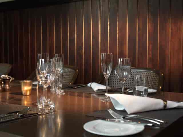 Elegant dining table in Laboratory 2, LaLiT London for corporate dinners and gatherings.