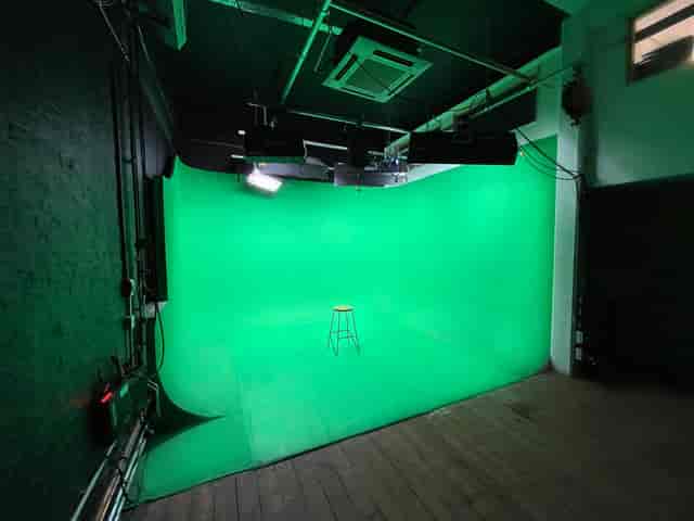 Versatile green screen setup in Crixus Studio for virtual events and presentations.