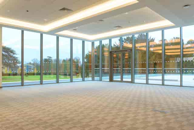 Spacious meeting room with large windows in King’s Hedges, ideal for conferences and workshops.