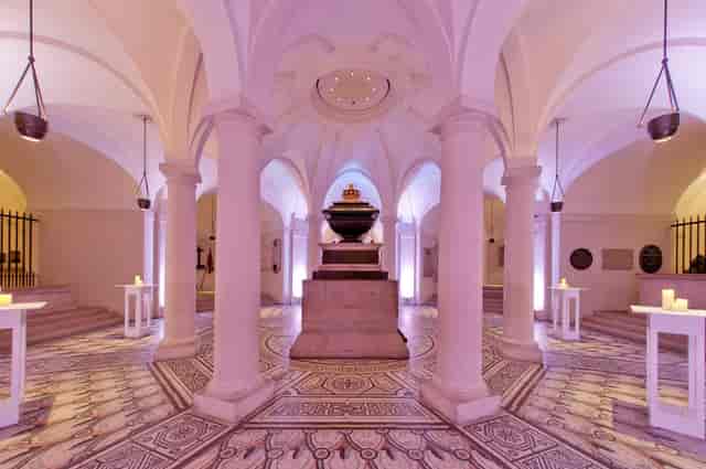 Nelson Chamber in St. Paul's Cathedral: elegant arches, ideal for upscale events and receptions.
