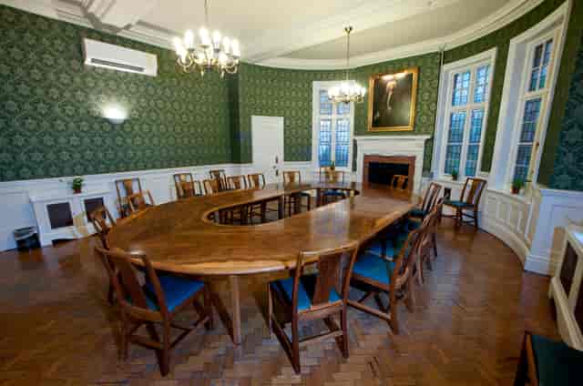 Salisbury Room at St Bride Foundation with oval table, ideal for meetings and workshops.