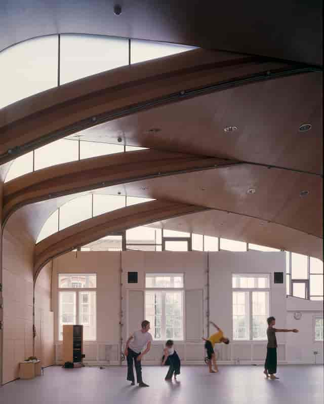 Spacious Roof Studio with curved wooden ceilings for dynamic presentations and events.